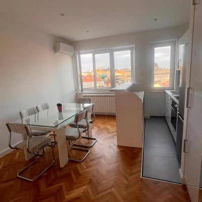 Location d’un appartement spacieux de 2 pièces, 67 m², au centre de Belgrade, Serbie